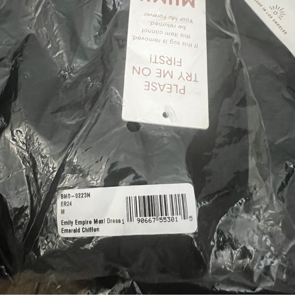 Show Me Your Mumu NWT Emily
Empire Maxi Dress Emerald Green. SIZE XS & M - Picture 6 of 6